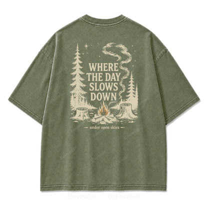 T-Shirt mit gewaschenem Aufdruck „Slow Day Open Skies“
