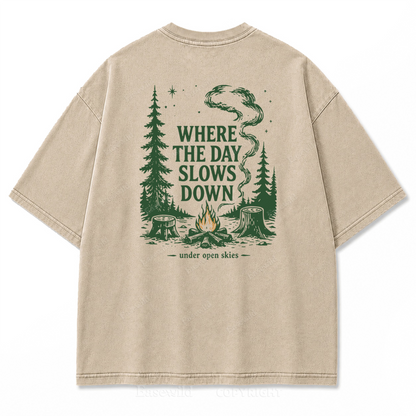 T-Shirt mit gewaschenem Aufdruck „Slow Day Open Skies“