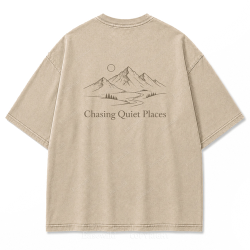 Für diejenigen, die ruhige Orte suchen – Minimalistisches „Mountain Washed“ Print-T-Shirt
