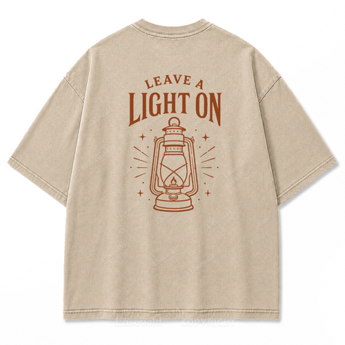 T-Shirt mit „Leave A Light On“-Grafikprint