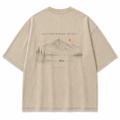 T-Shirt mit ruhigem Alpensee-Motiv