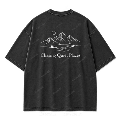 Für diejenigen, die ruhige Orte suchen – Minimalistisches „Mountain Washed“ Print-T-Shirt