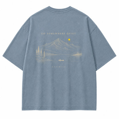 T-Shirt mit ruhigem Alpensee-Motiv