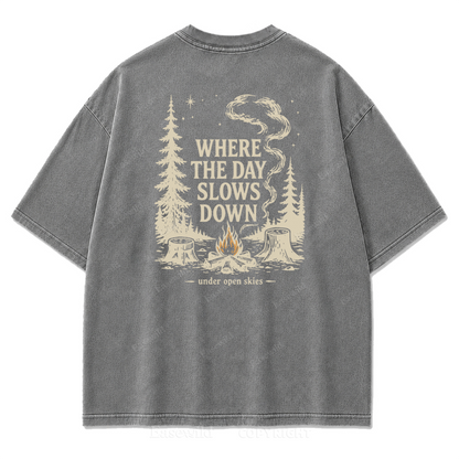 T-Shirt mit gewaschenem Aufdruck „Slow Day Open Skies“